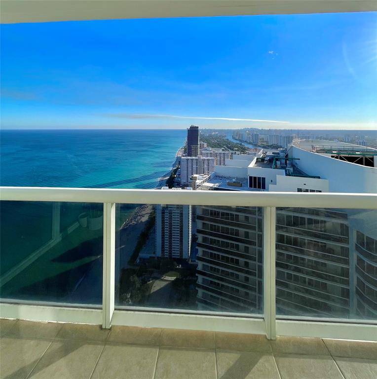 Hallandale Beach, FL 33009,1830 S Ocean Dr #4905