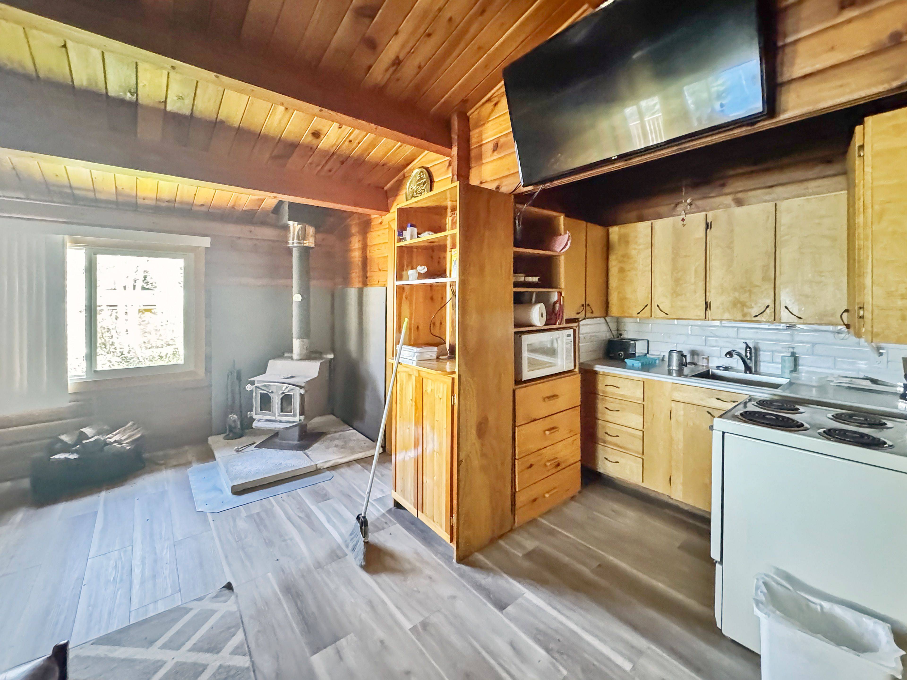 Timiskaming, ON P0J 1G0,61 ONTARIO ST E