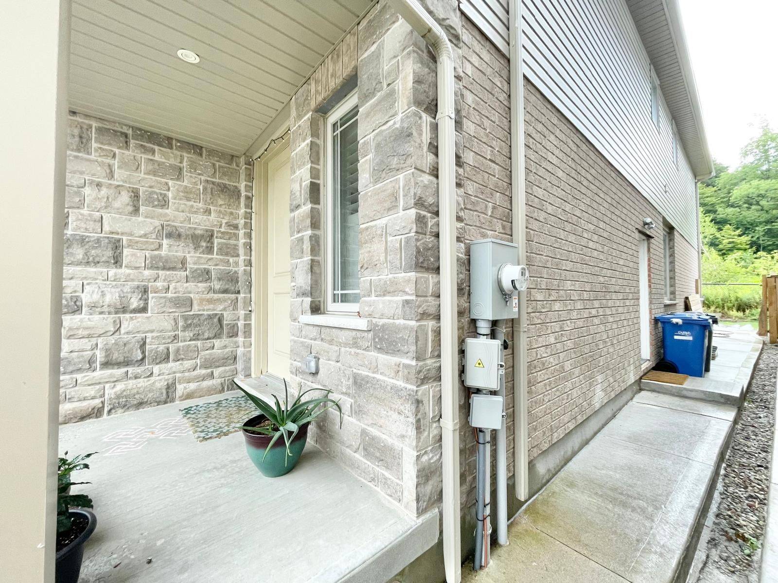 Guelph, ON N1L 0N3,98 Dallan DR #B
