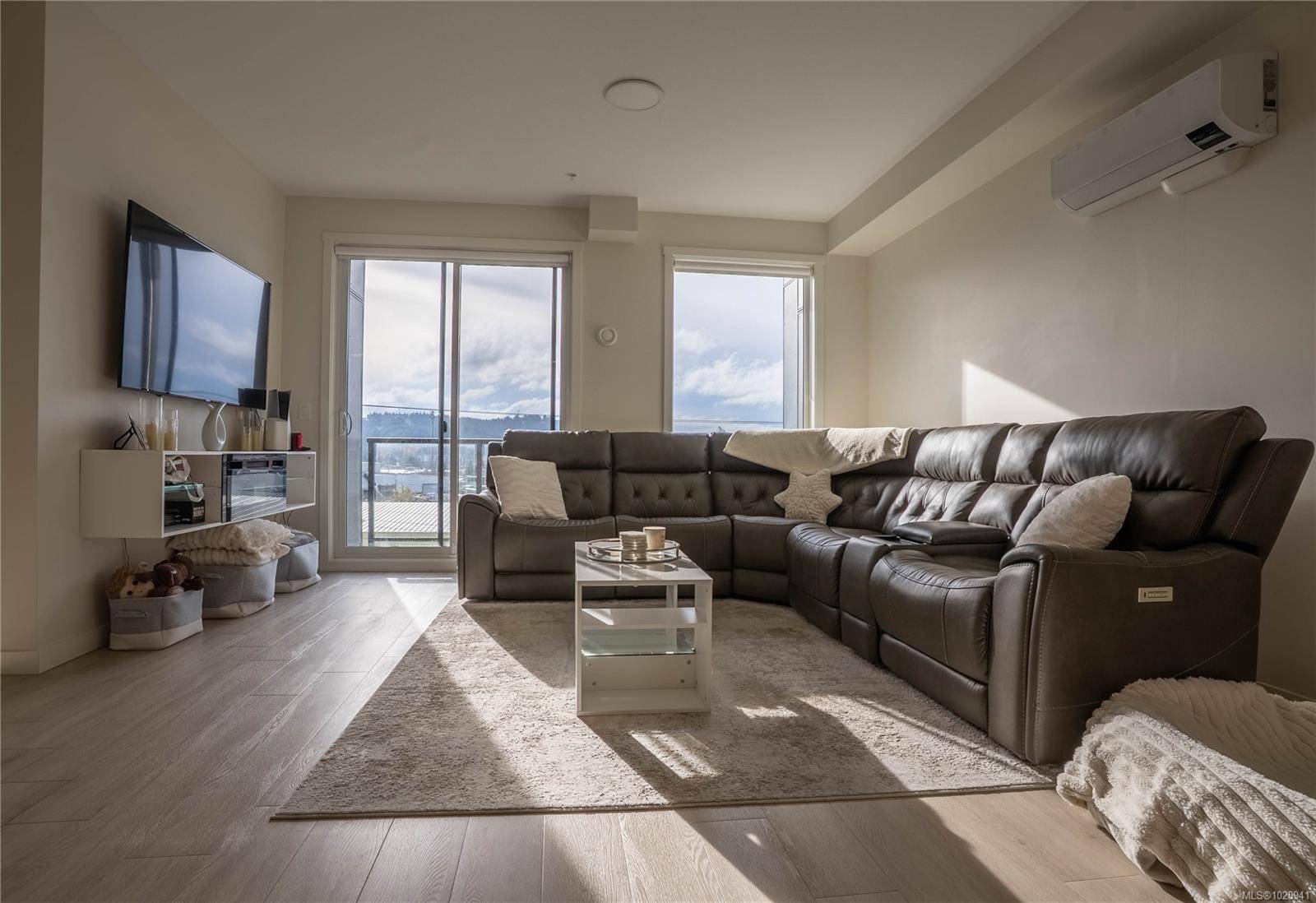 Langford, BC V9B 2T8,842 Orono Ave #403