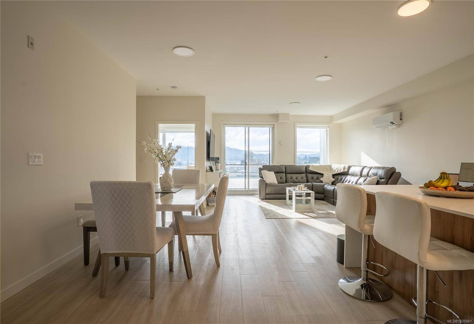 Langford, BC V9B 2T8,842 Orono Ave #403