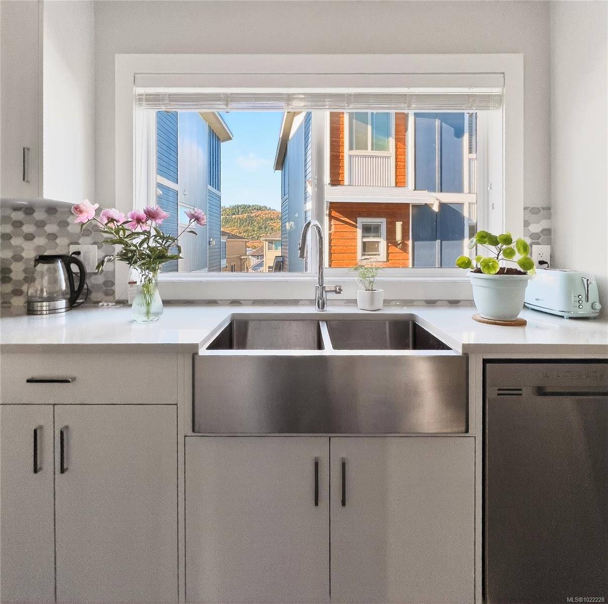 Langford, BC V9B 3R6,2727 Celestial Crt