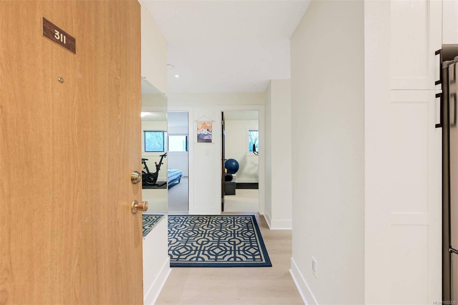 Saanich, BC V8X 4S4,3255 Glasgow Ave #311