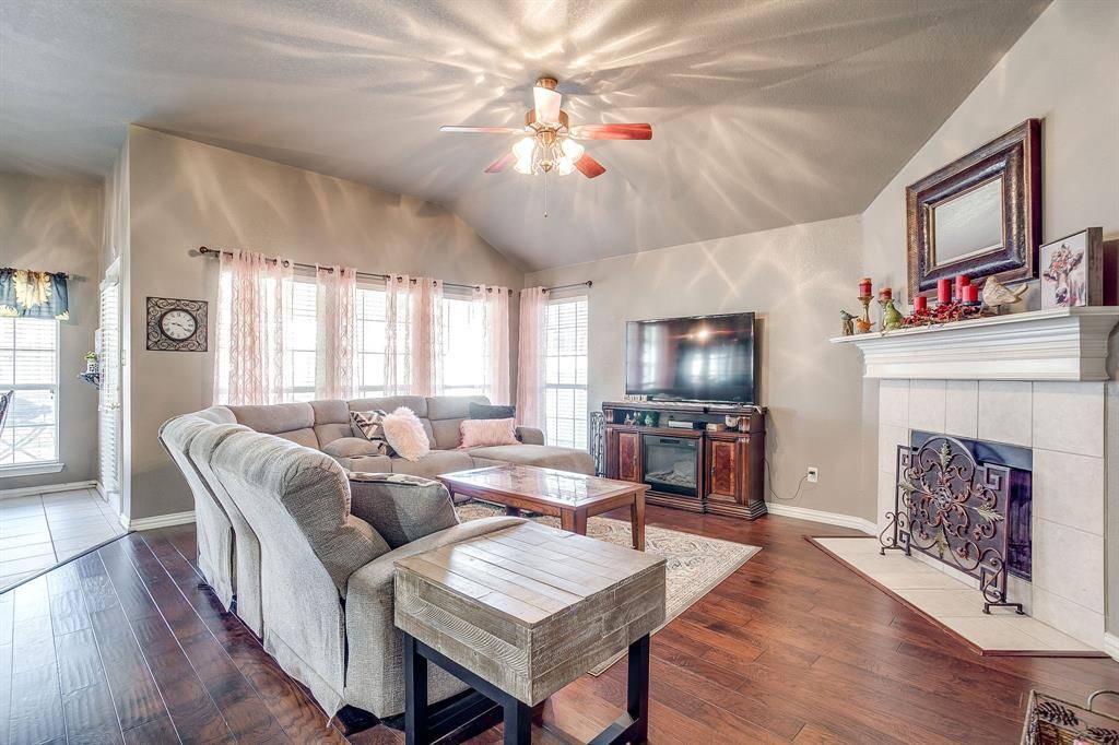 Burleson, TX 76028,417 Jeffdale Drive