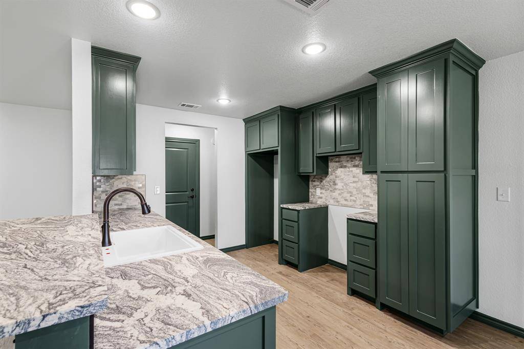 Nocona, TX 76255,303 E Bois D Arc