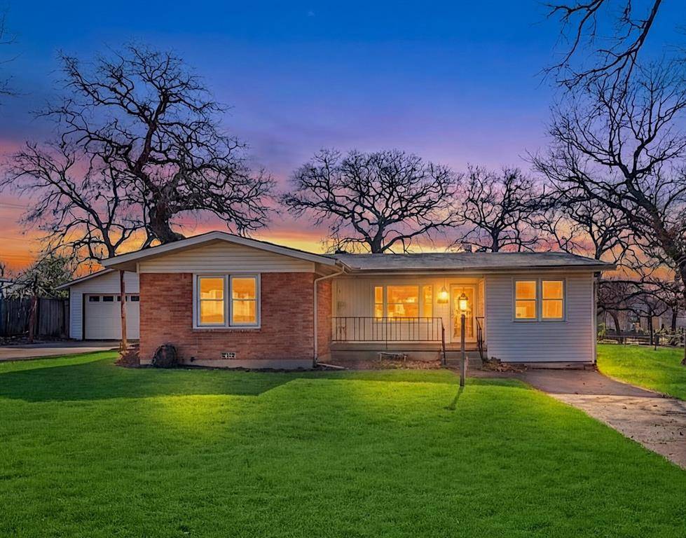 Hurst, TX 76053,312 E Ellen Avenue