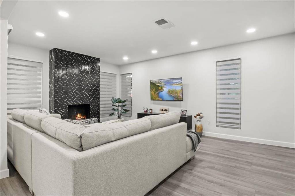 Grapevine, TX 76051,1916 Shorewood Drive