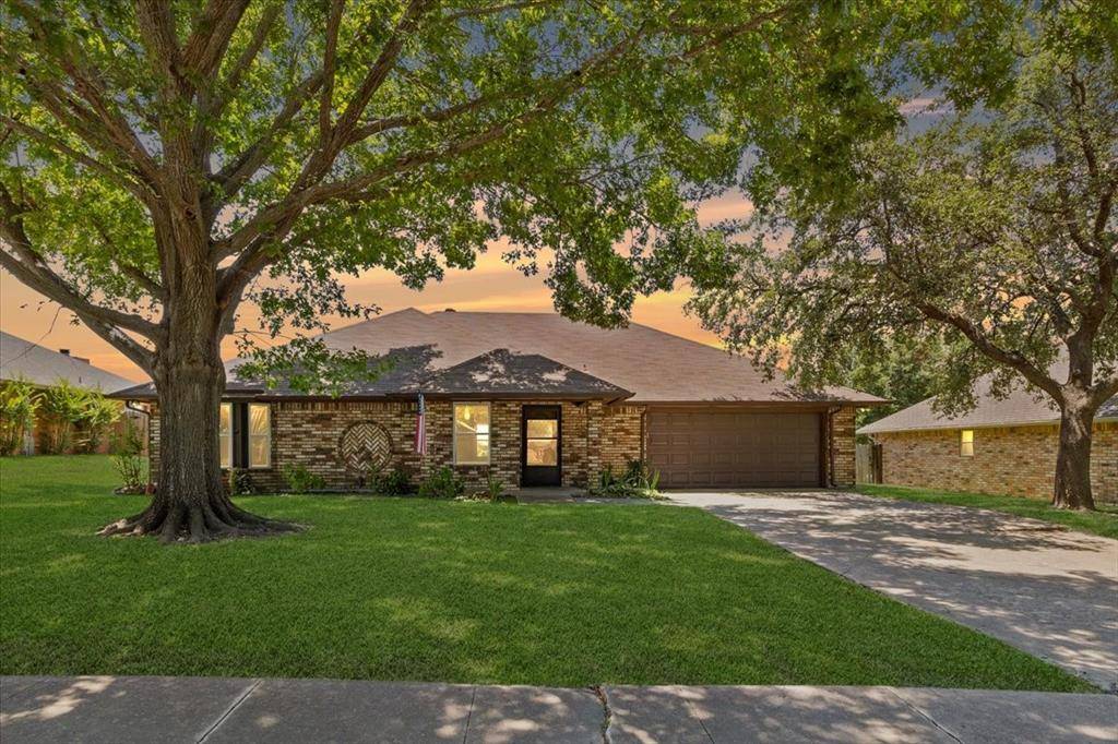 Benbrook, TX 76126,10037 Stoneleigh Drive