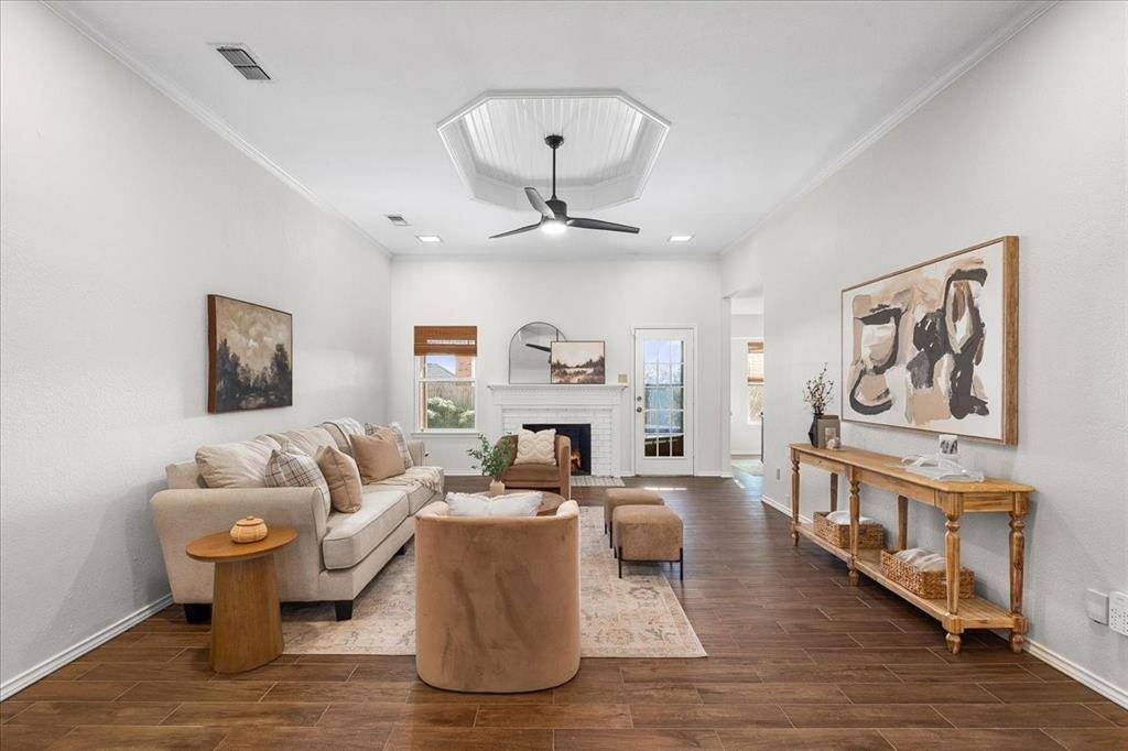 Benbrook, TX 76126,10037 Stoneleigh Drive