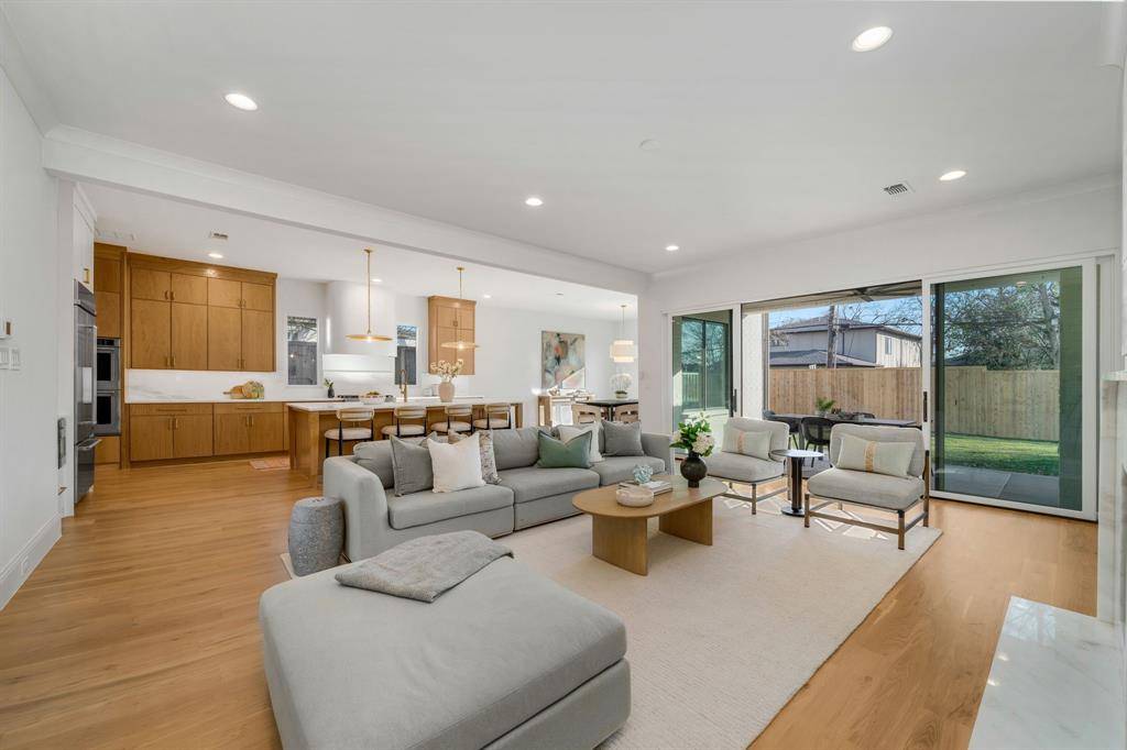 Dallas, TX 75220,3884 Durango Drive