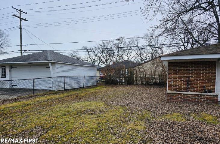 Saint Clair Shores, MI 48081,21116 Yale ST