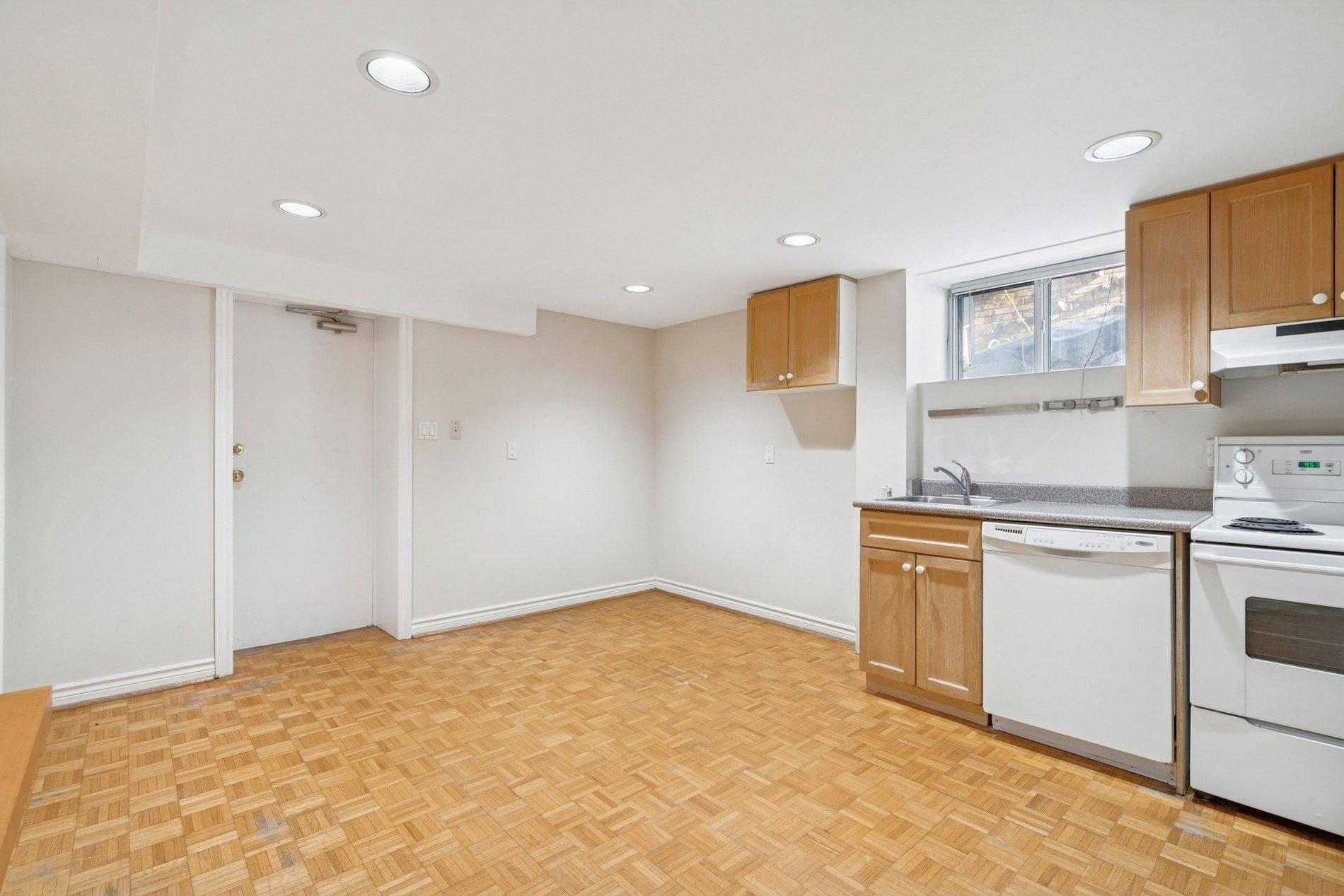 Toronto C02, ON M4V 2G6,12 Foxbar RD #Basement