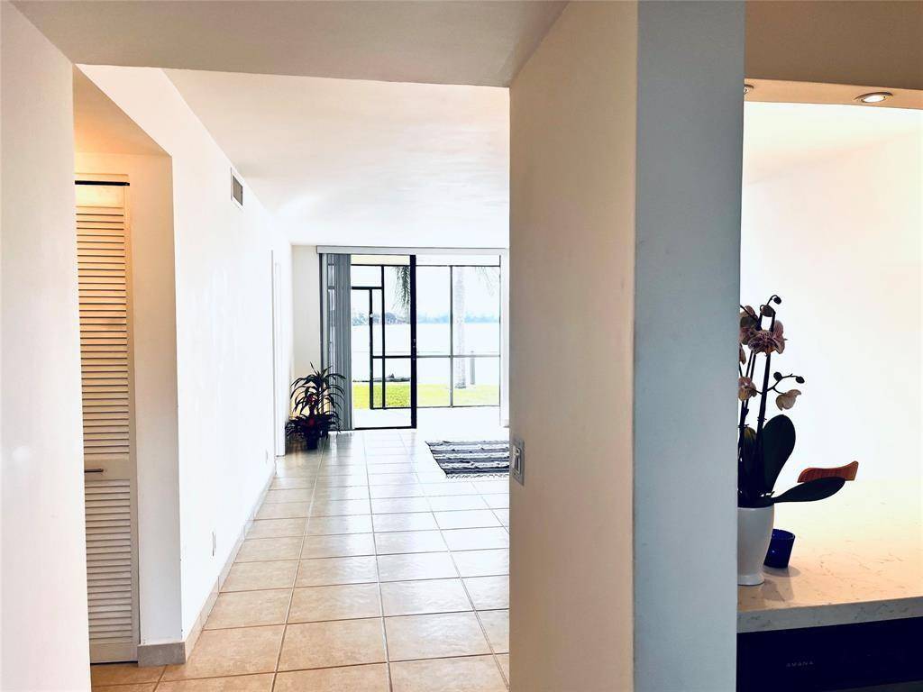 Oakland Park, FL 33309,112 Lake Emerald Dr #107