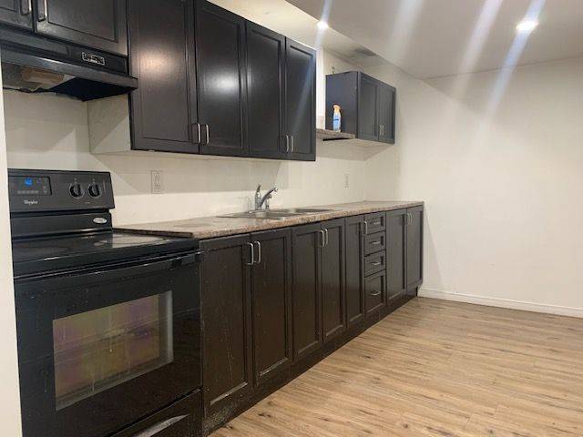 Oakville, ON L6L 2V5,1393 Selkirk AVE #Lower 1