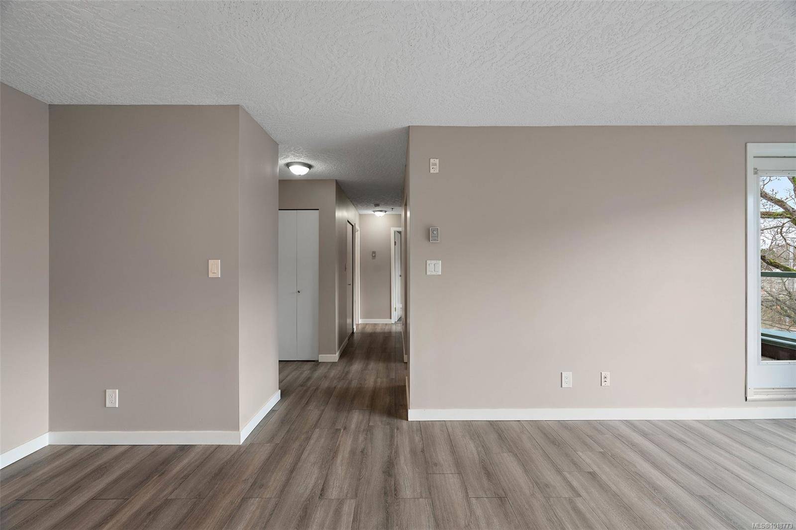 Saanich, BC V8X 1G6,3460 Quadra St #209