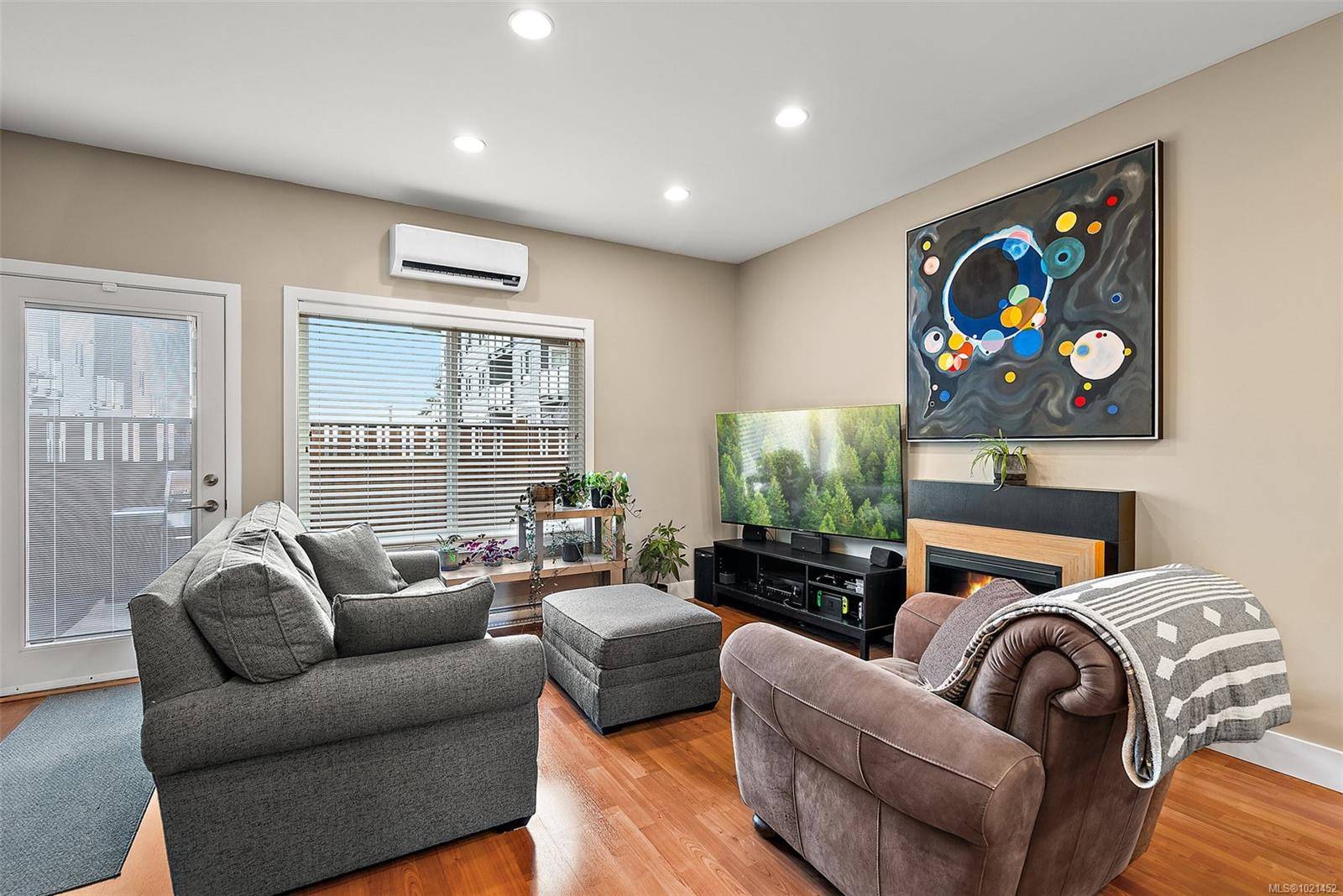 Central Saanich, BC V8M 1N4,1893 Prosser Rd #6