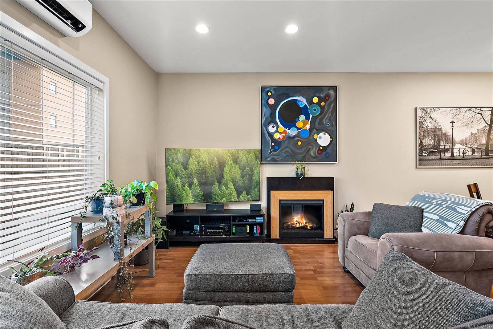 Central Saanich, BC V8M 1N4,1893 Prosser Rd #6