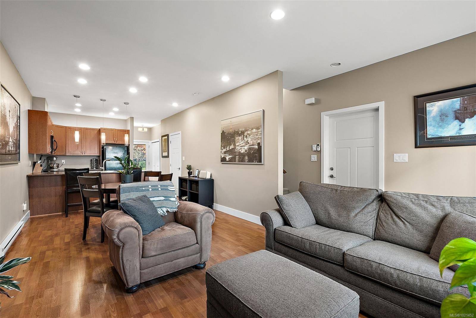 Central Saanich, BC V8M 1N4,1893 Prosser Rd #6