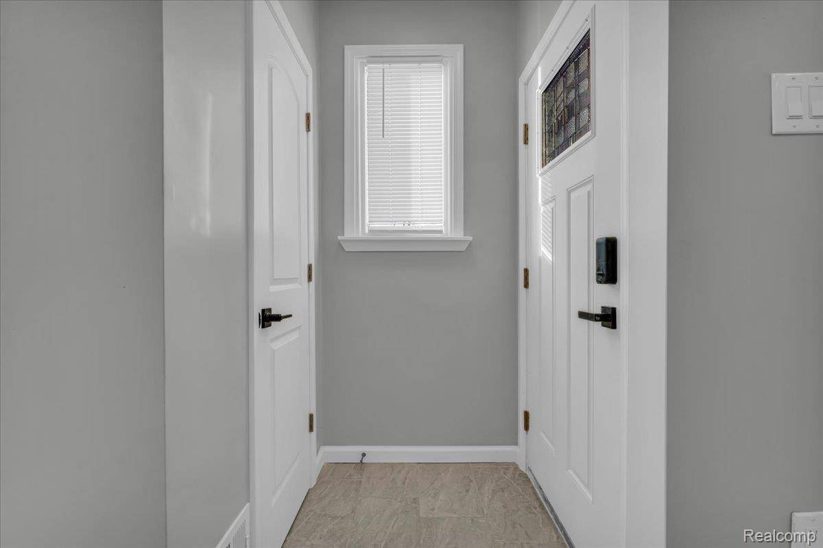 Detroit, MI 48235,16874 Coyle ST