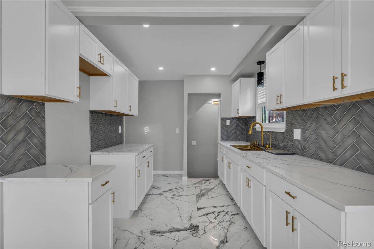 Detroit, MI 48235,16874 Coyle ST