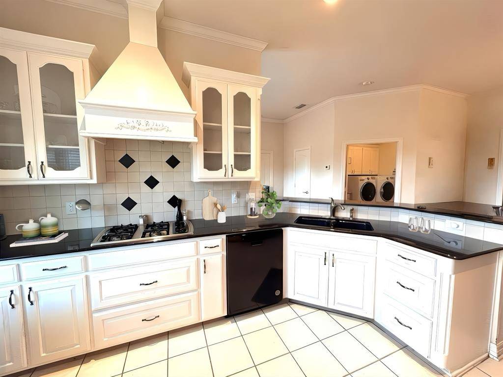 Athens, TX 75751,906 Van Winkle Circle