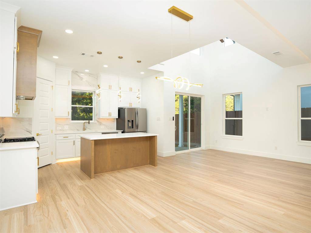 Dallas, TX 75236,5849 Millar Drive