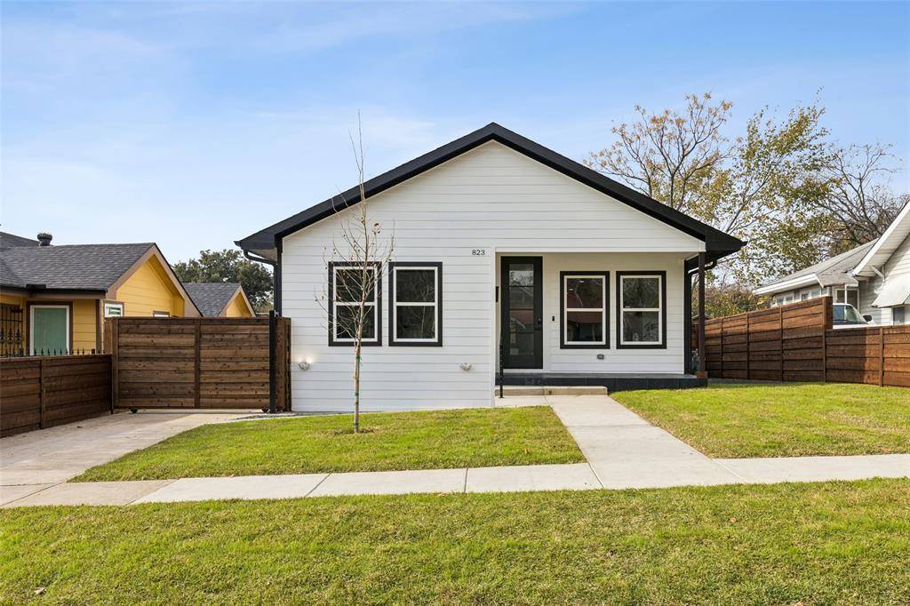 Dallas, TX 75208,823 S Winnetka Avenue