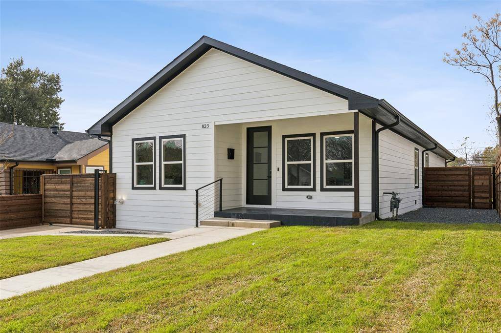 Dallas, TX 75208,823 S Winnetka Avenue