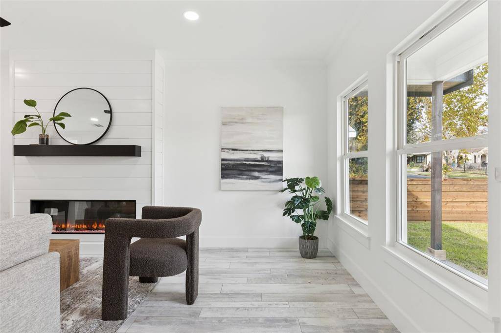 Dallas, TX 75208,823 S Winnetka Avenue