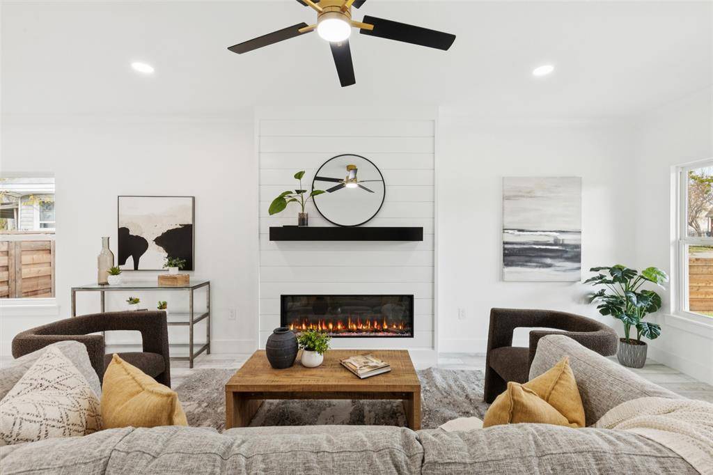 Dallas, TX 75208,823 S Winnetka Avenue