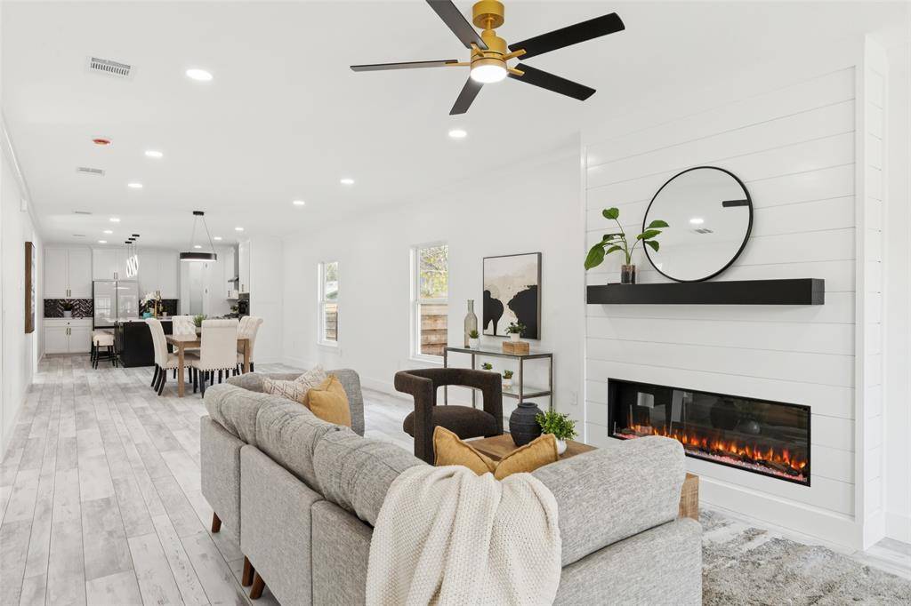 Dallas, TX 75208,823 S Winnetka Avenue