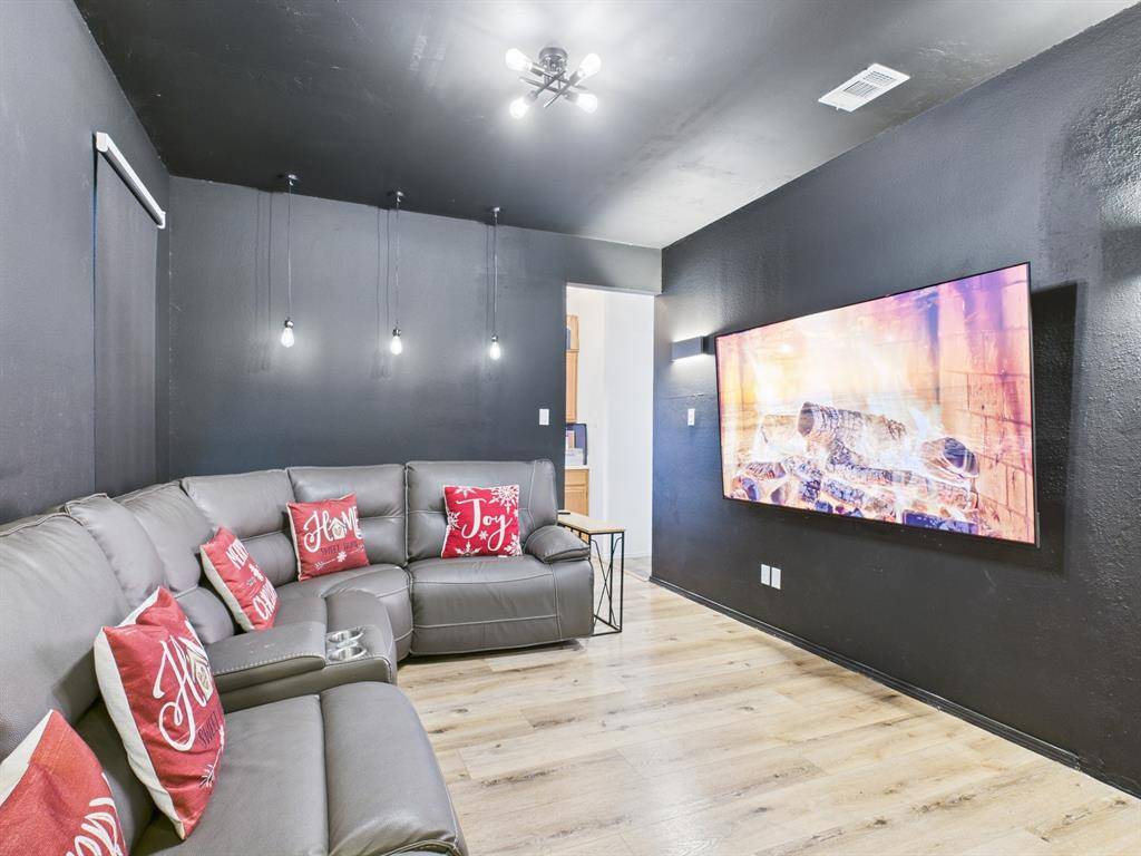 Desoto, TX 75115,821 Woodridge Drive