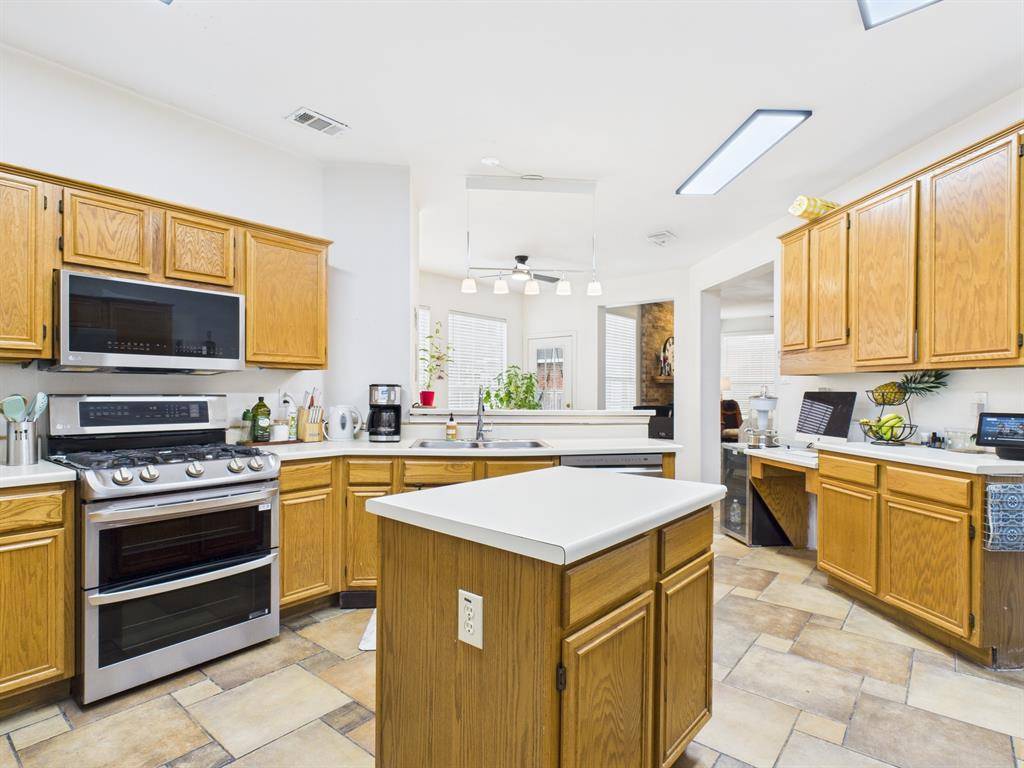 Desoto, TX 75115,821 Woodridge Drive