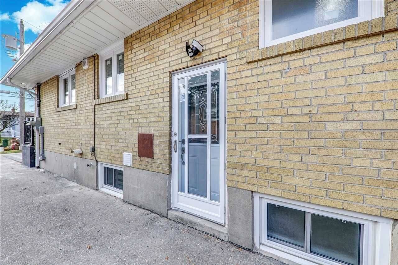 Toronto E09, ON M1P 4J6,22 Aspendale DR #BSMT