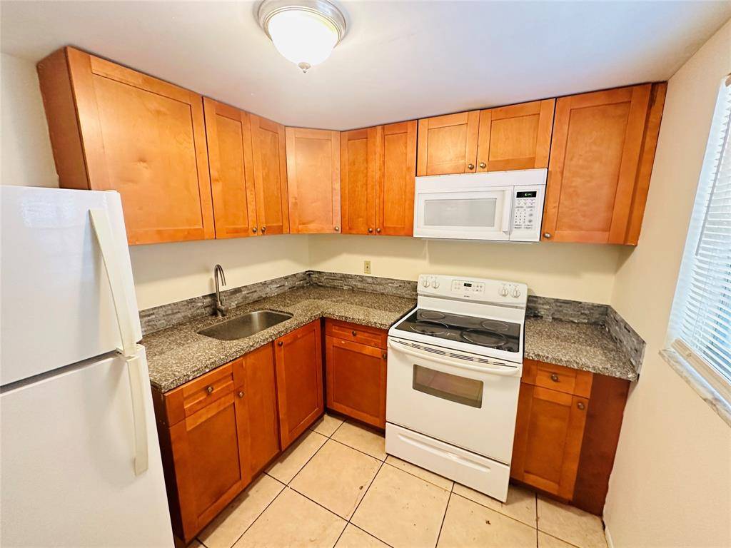 Miami, FL 33169,15600 NW 7th Ave #512