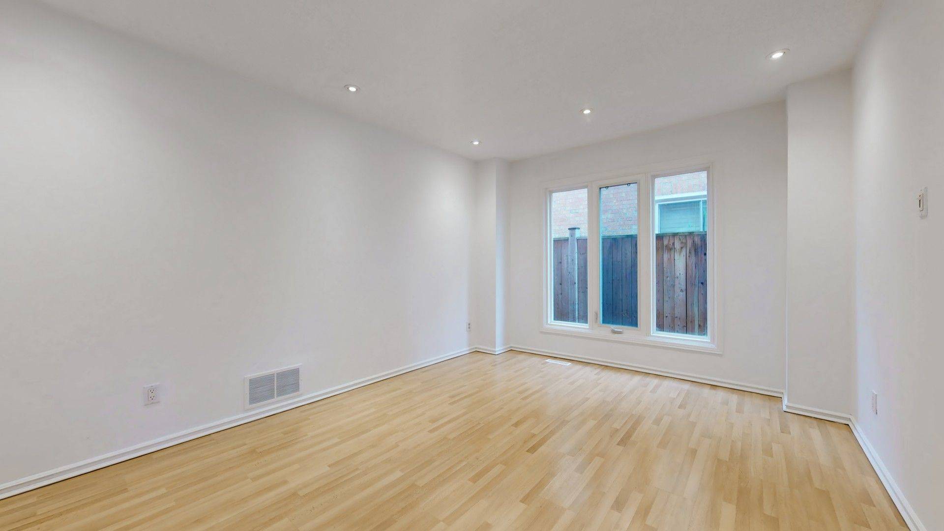 Mississauga, ON L4Z 2Z4,302 Ojibway TRL