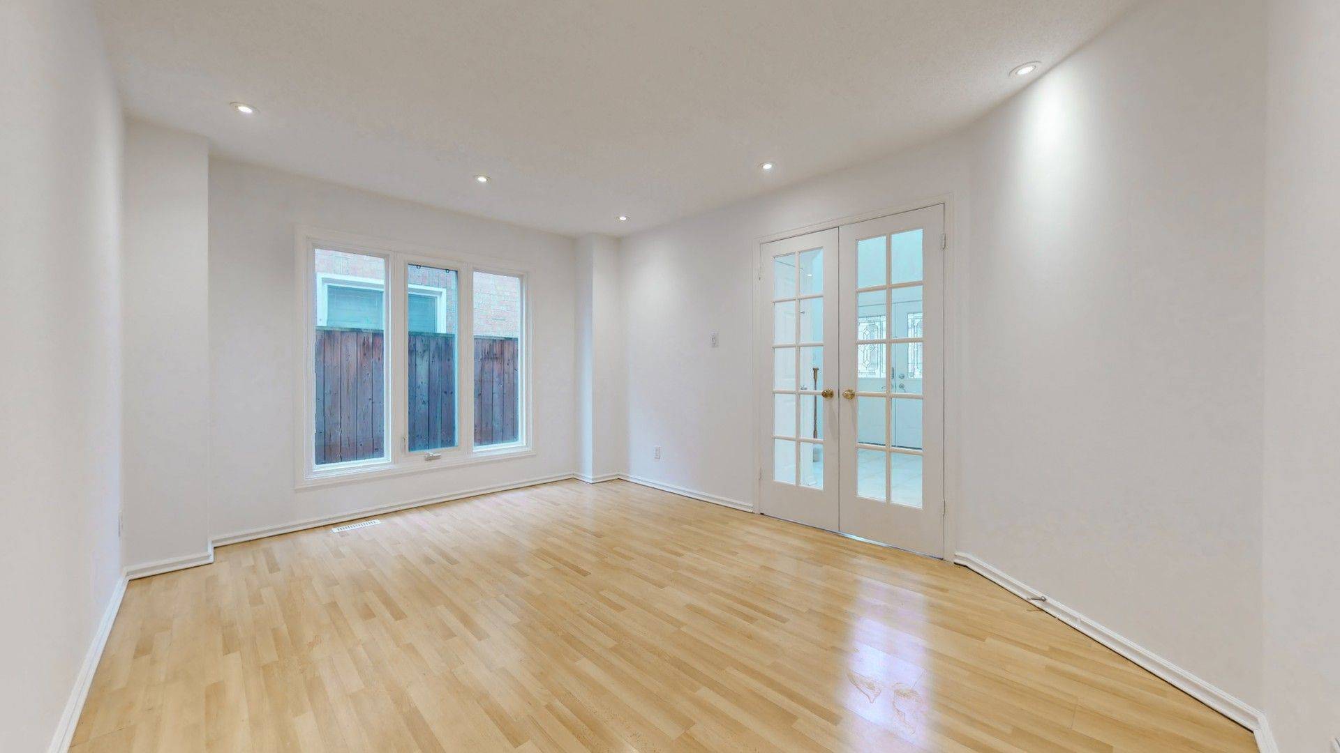 Mississauga, ON L4Z 2Z4,302 Ojibway TRL