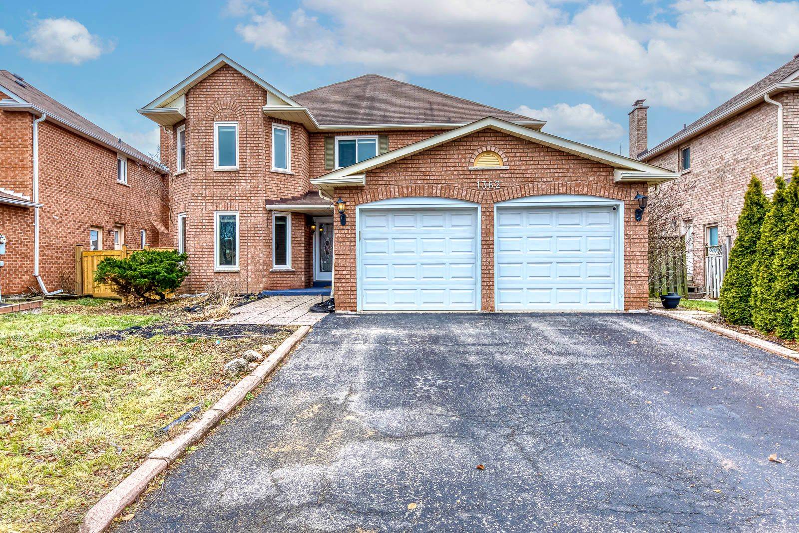 Oakville, ON L6M 2W4,1362 Pilgrims WAY