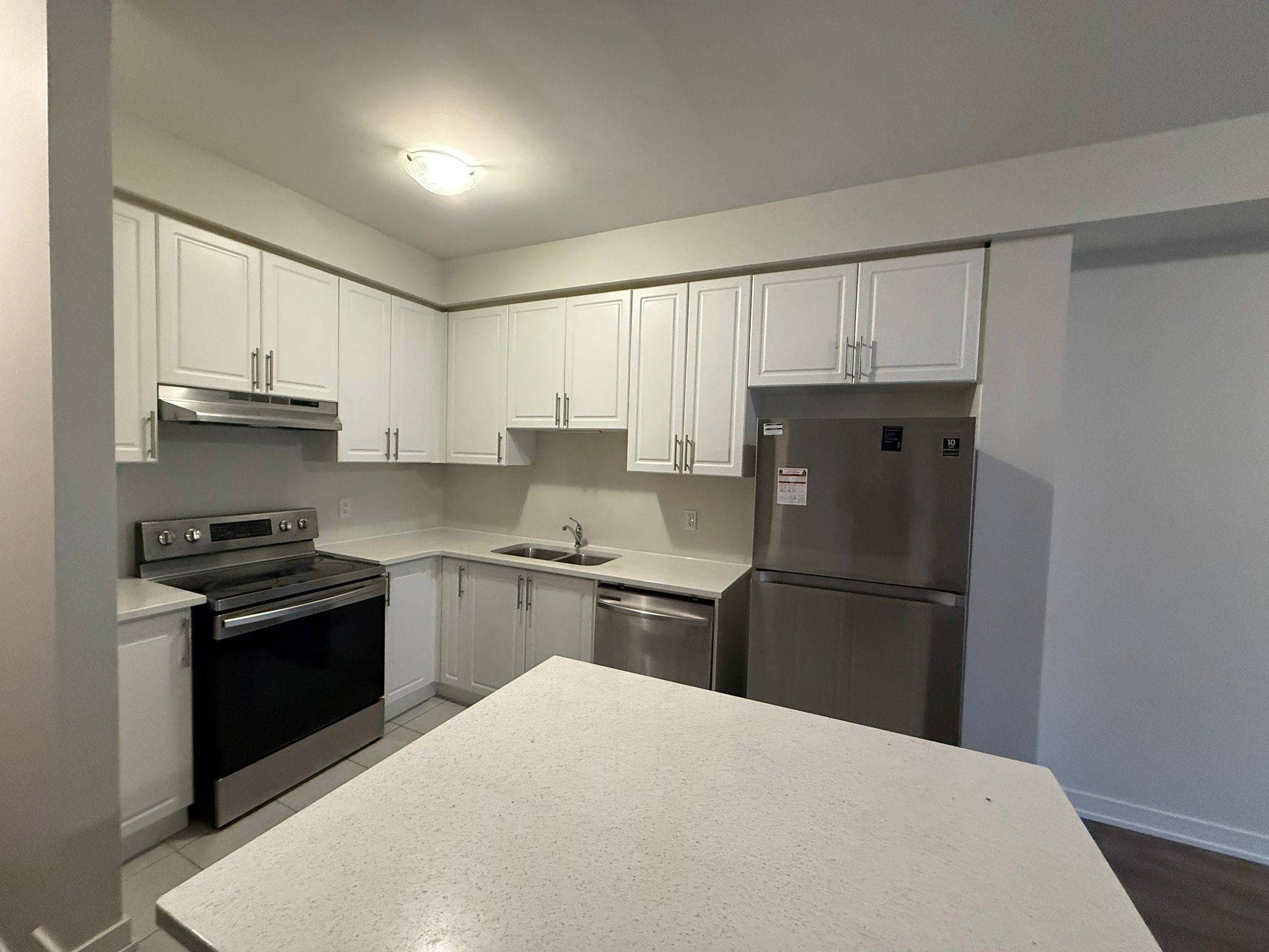 Hamilton, ON L8E 0K5,590 North Service RD #132