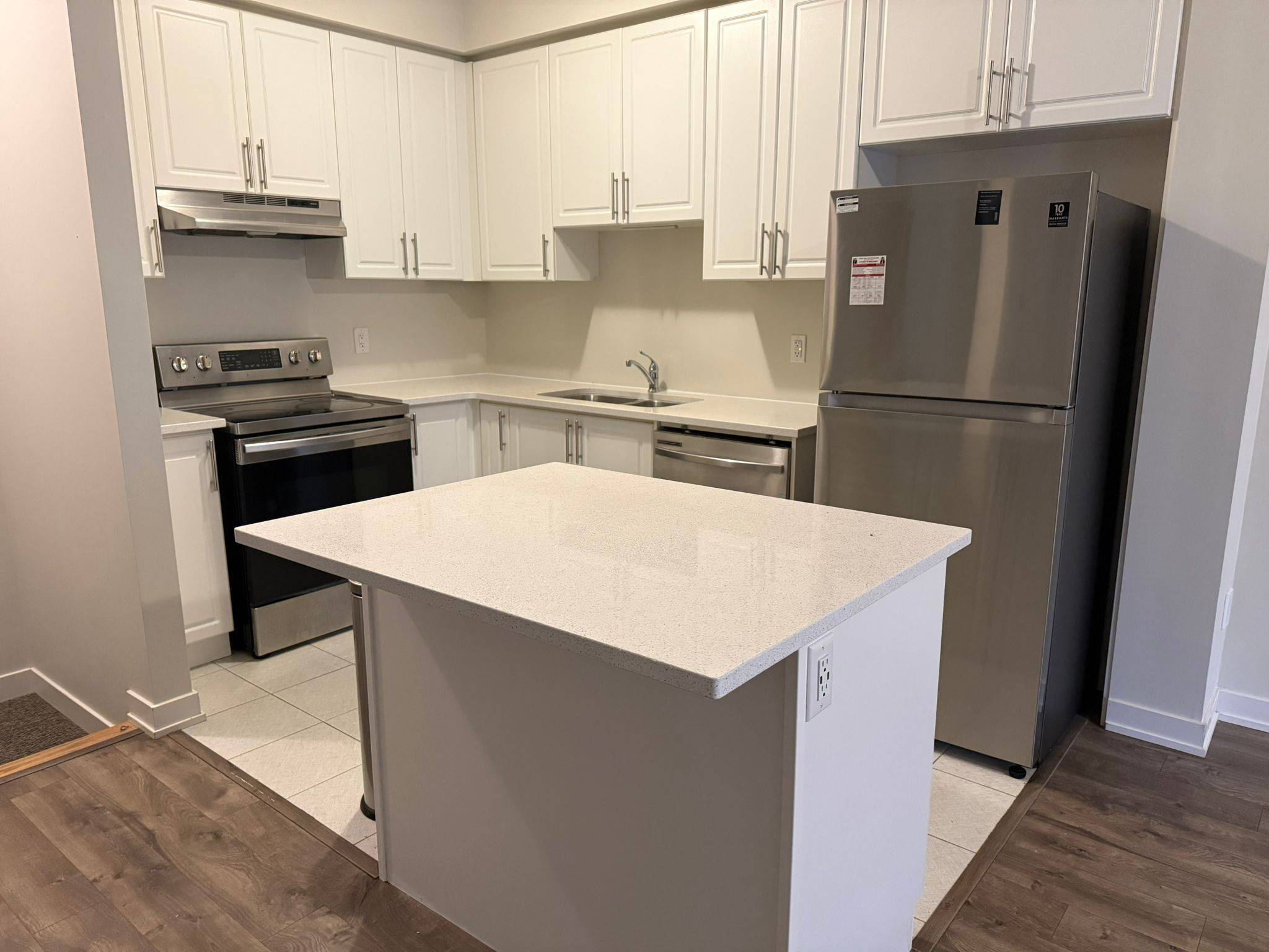 Hamilton, ON L8E 0K5,590 North Service RD #132