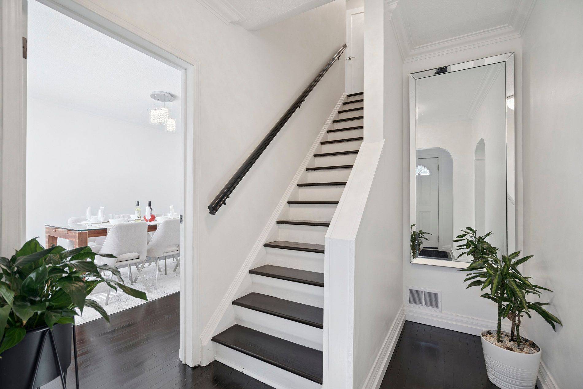 St. Catharines, ON L2R 4X5,105 Glenridge AVE #Upper