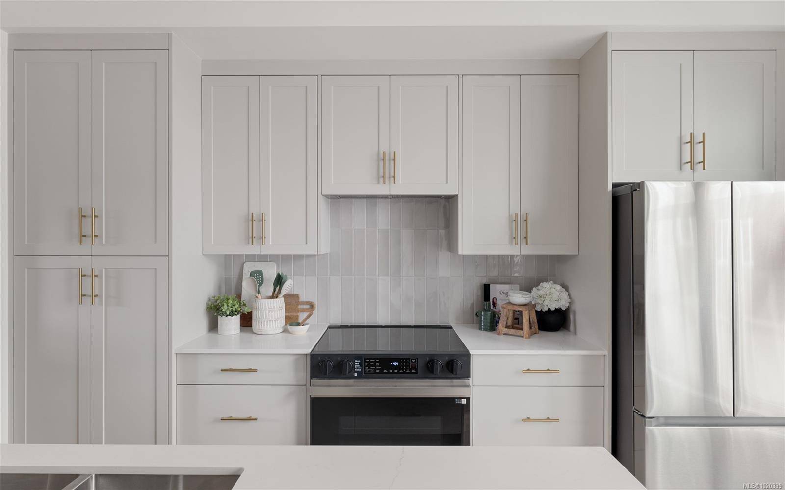 Victoria, BC V8R 4L5,2536 Shelbourne St #8