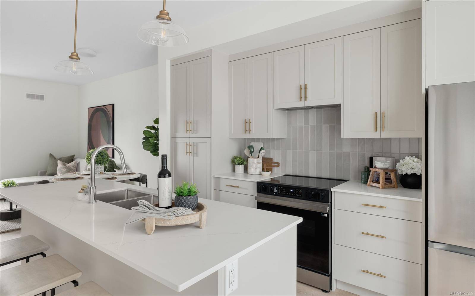 Victoria, BC V8R 4L5,2536 Shelbourne St #8