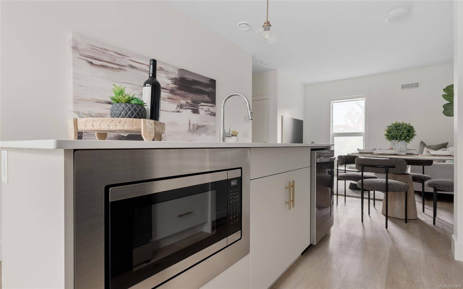 Victoria, BC V8R 4L5,2538 Shelbourne St #7