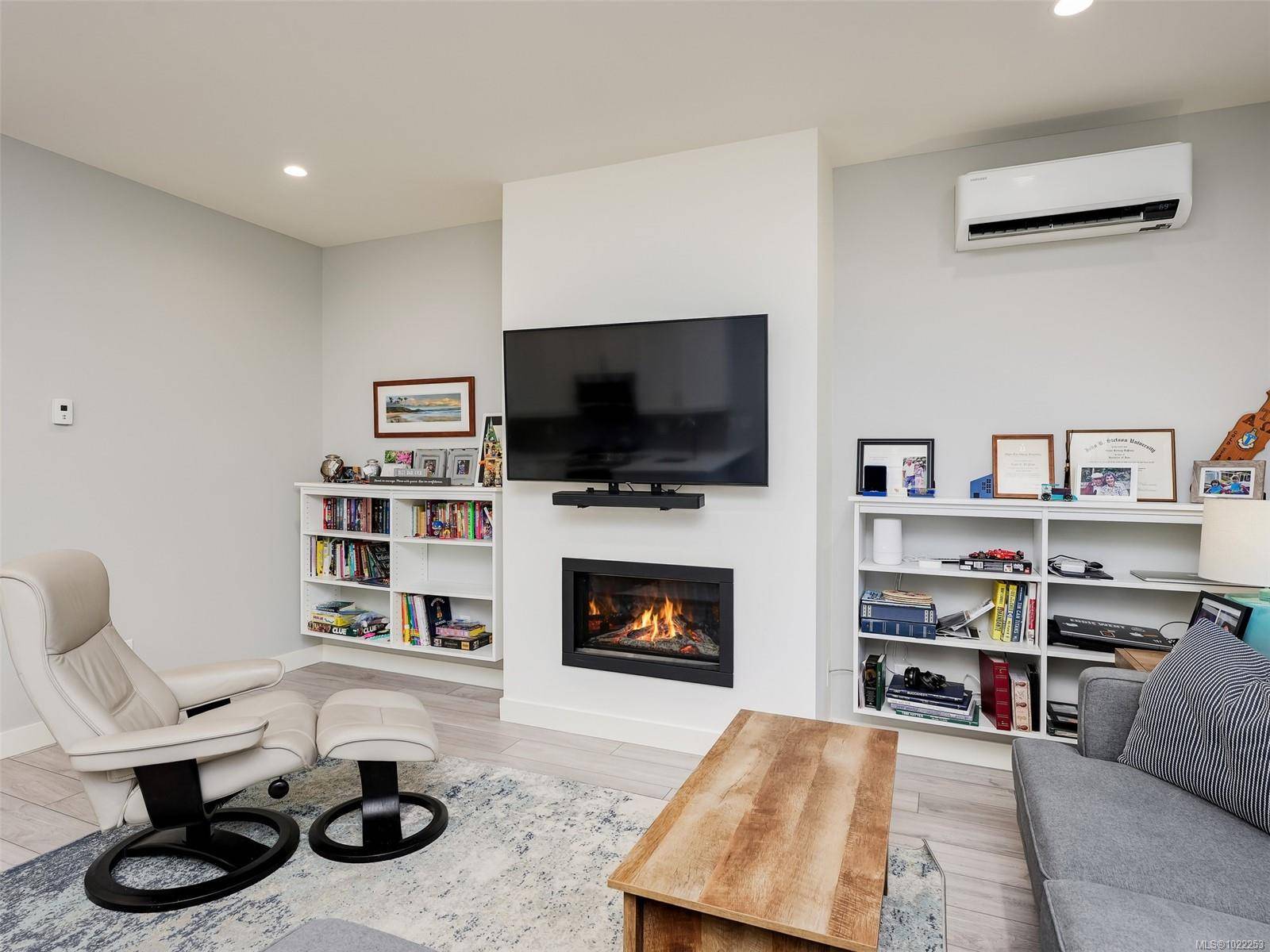 Langford, BC V9B 0X3,222 Lone Oak Pl