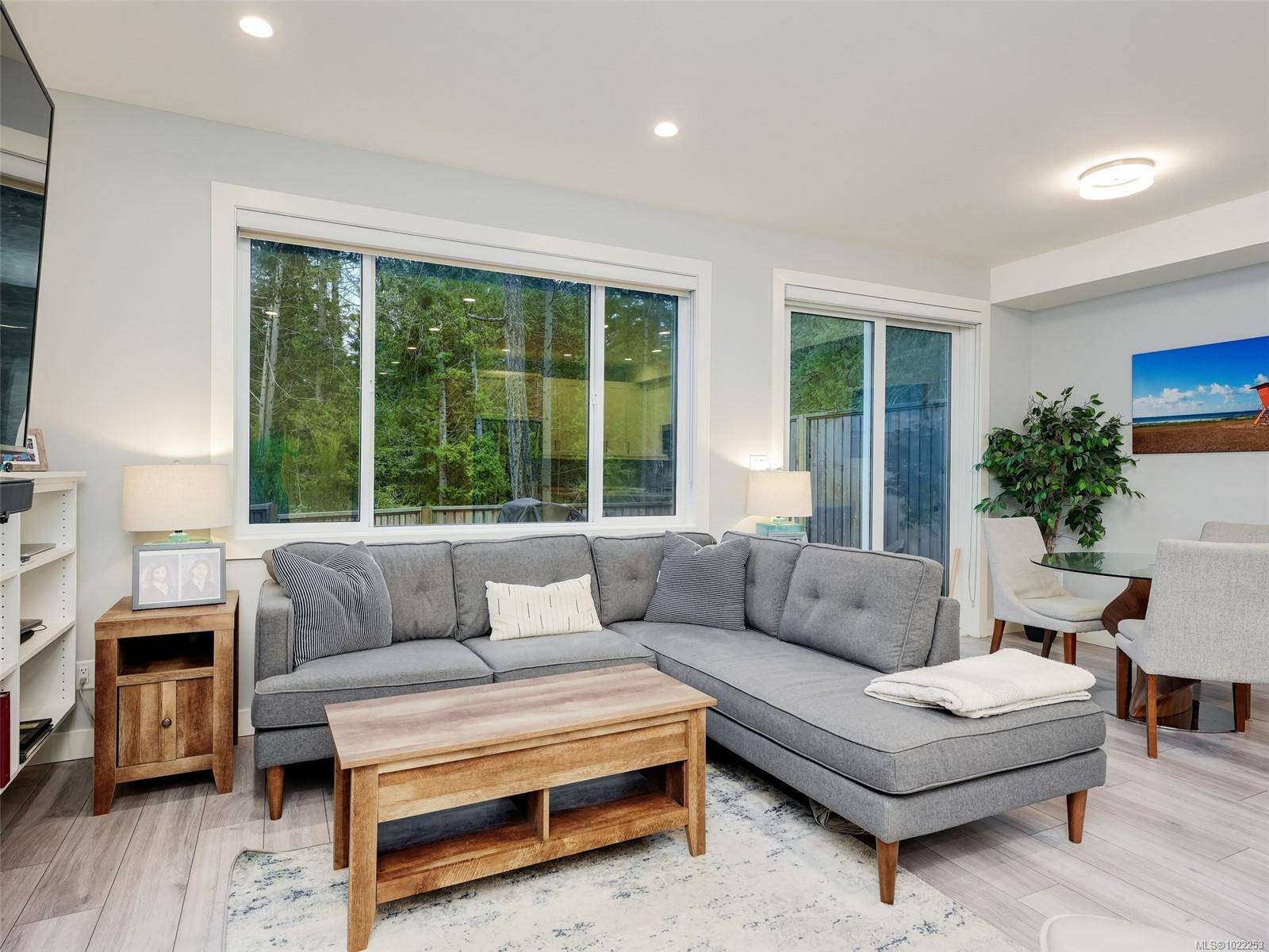 Langford, BC V9B 0X3,222 Lone Oak Pl