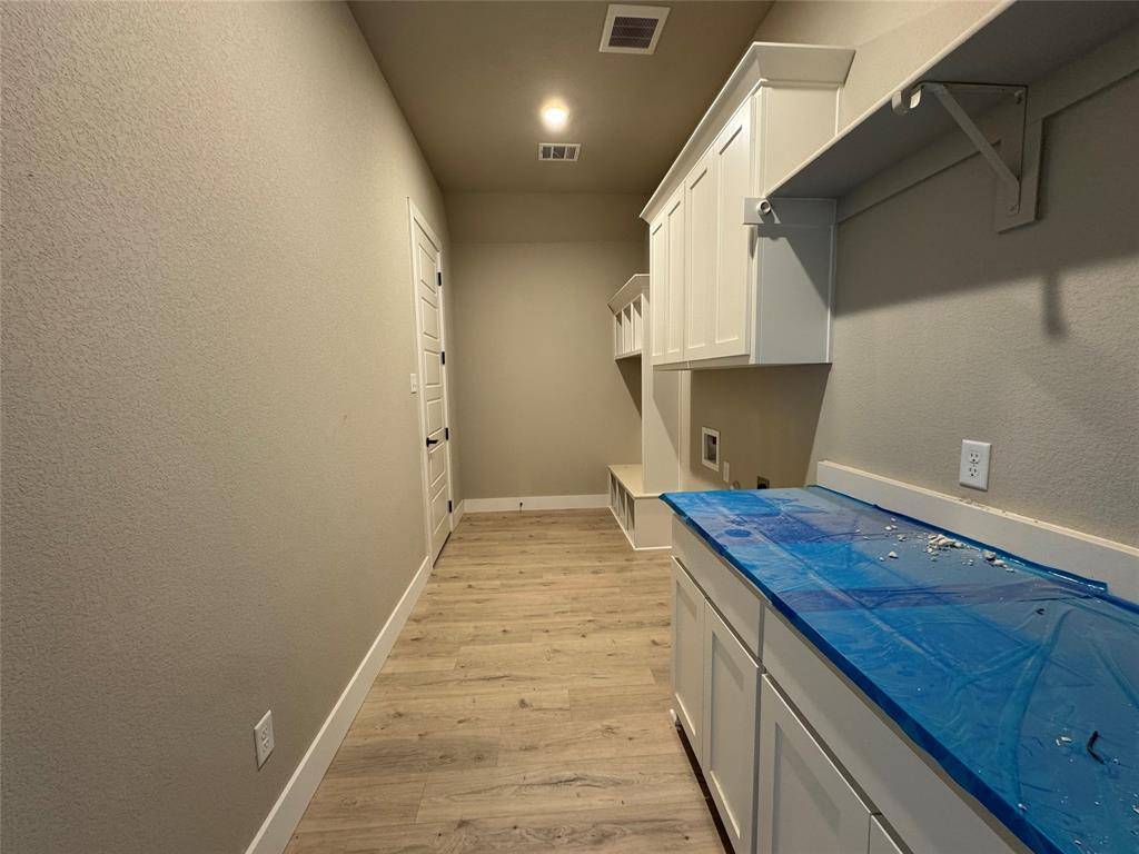 Godley, TX 76044,136 Grey Wolf