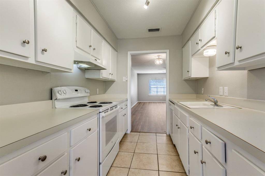 Dallas, TX 75240,13842 Methuen Green Lane