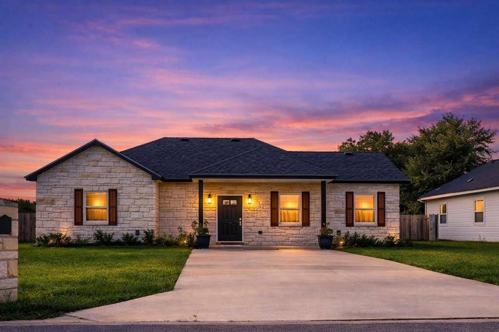 Kerens, TX 75144,308 NW 1st Street