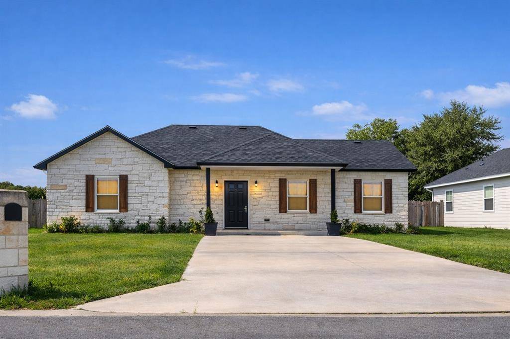 Kerens, TX 75144,308 NW 1st Street